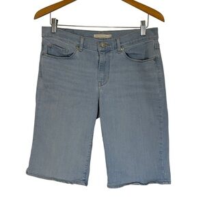 Levi’s Shorts Classic Bermuda Shorts in Light Wash Size 29